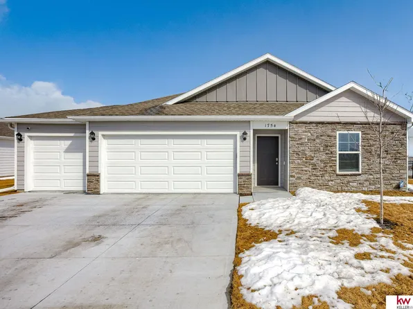 1754 Taylor Ln, Fremont, NE 68025