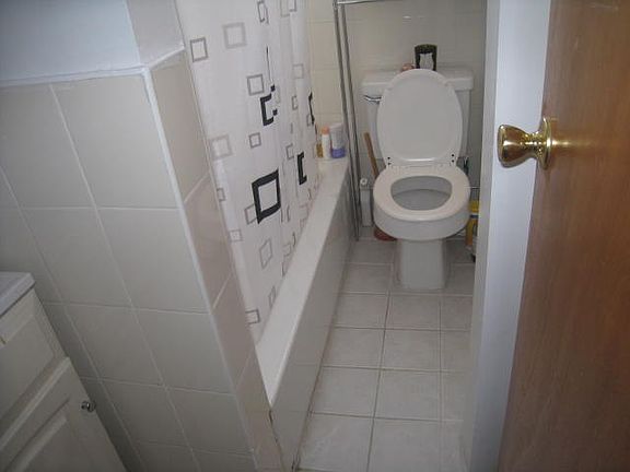 5th image of 2421 29th St APT 3R