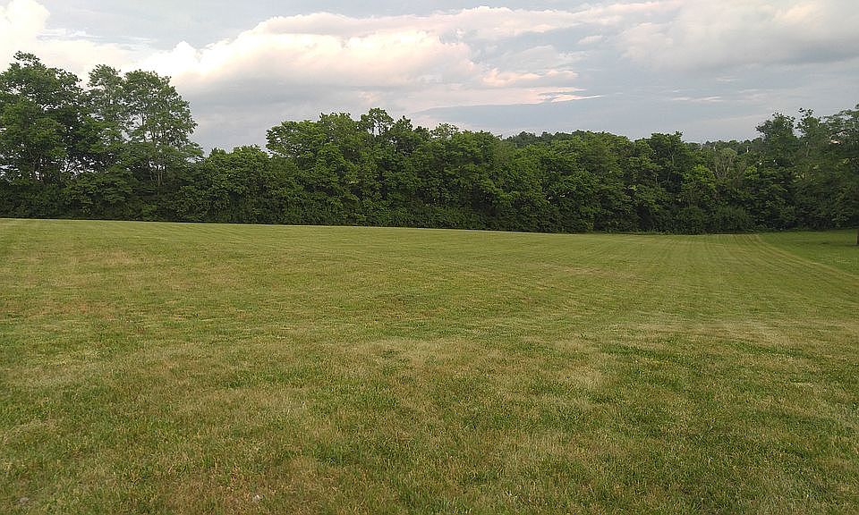 2nd image of 1050 Walnut Grove Cir