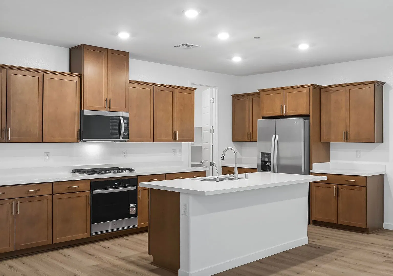 Brand New Beautiful Home Near Galleria and Bldr. Hwy — Photo 4