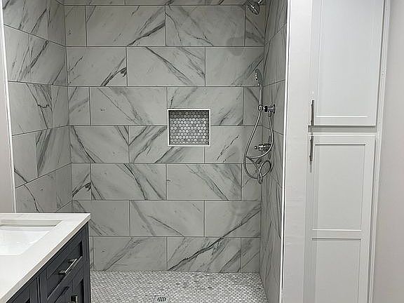 3rd image of 525 Brentwood Blvd