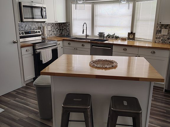 5th image of 7328 Queens Way