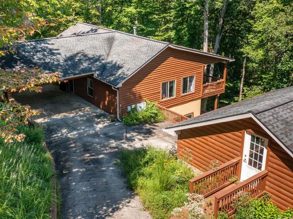 76 Hollyanne Pond Ln, Hayesville, NC 28904