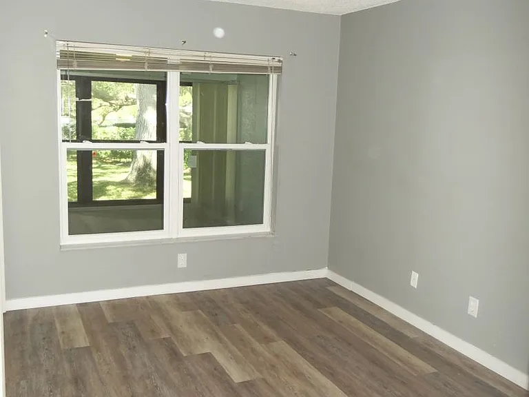 1116 Castlemay Cir — Photo 6