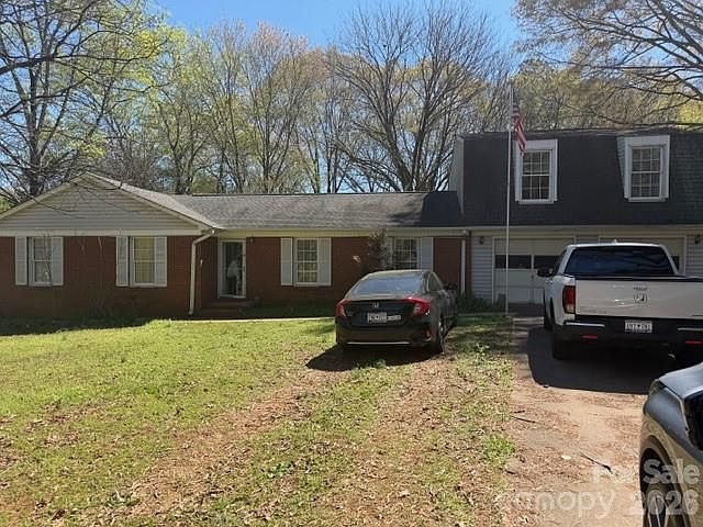 1st image of 204 Arbor Ct