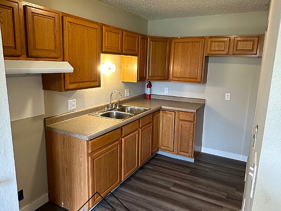 4th image of 102 8th Ave NW #1-D