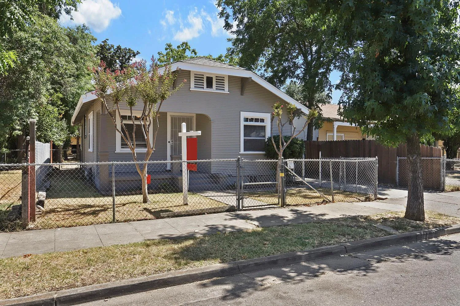 2366 E Church St photo 1