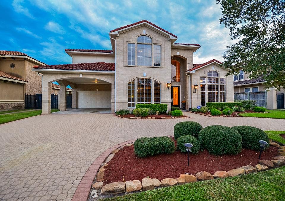 1st image of 19023 Windsor Lakes Dr