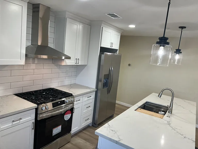 16463 Woodruff Ave — Photo 9