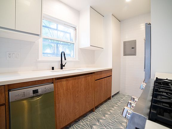 3rd image of 333 S Gramercy Pl #1