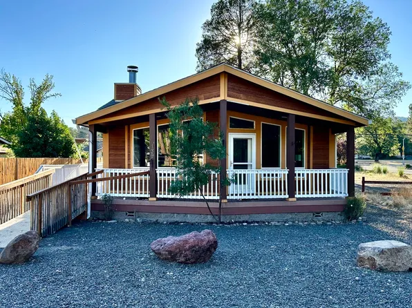 139 Heather Ln, Shady Cove, OR 97539