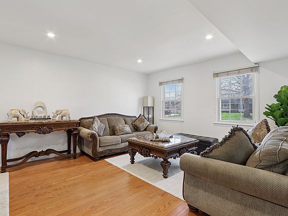 4th image of 12 Mackenzie Ln #1