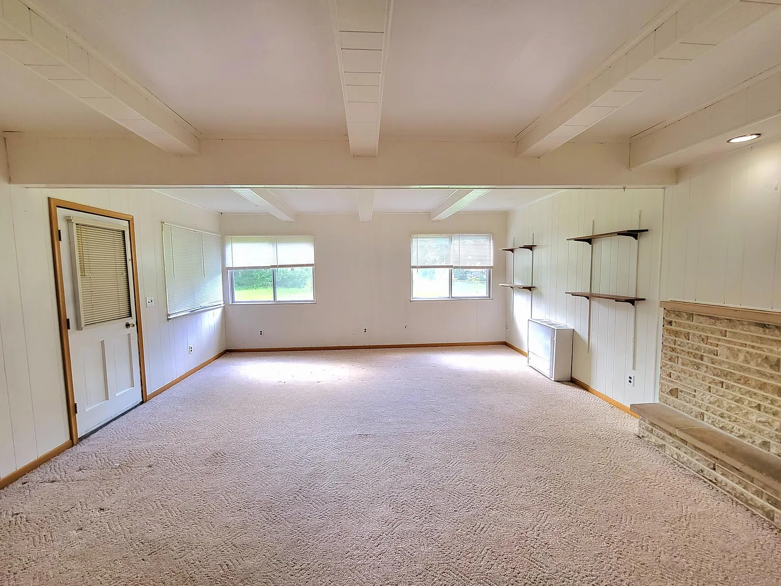 4 bed, 1995 sqft, $2,200 — Photo 2
