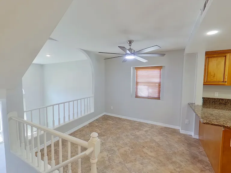 1940 Maple Ave #101 — Photo 3