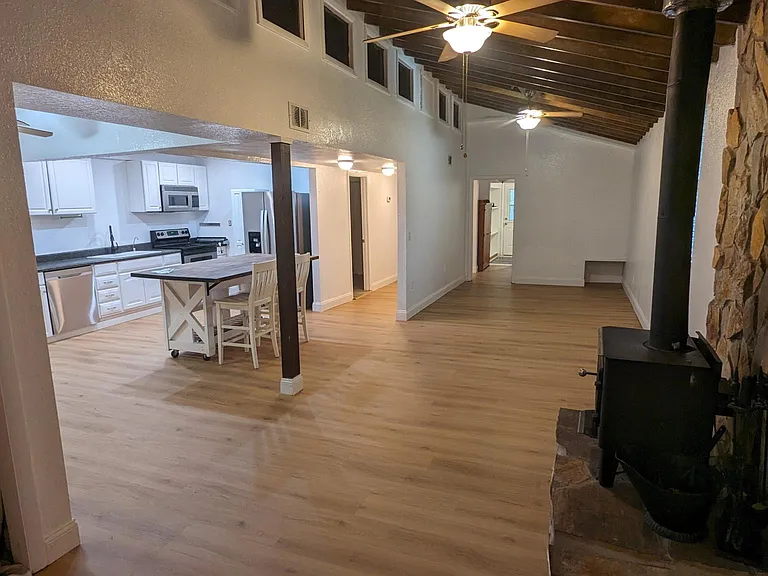 3190 Howard Ave — Photo 29