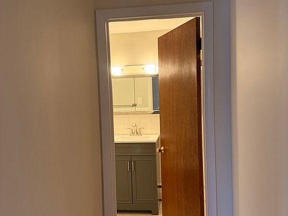 2nd image of 25 N Hellertown Ave Unit 4