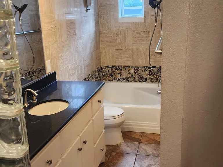 5042 N Hall St — Photo 24