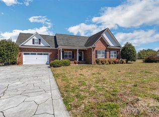 1915 Teesdale Dr, Hope Mills, NC 28348