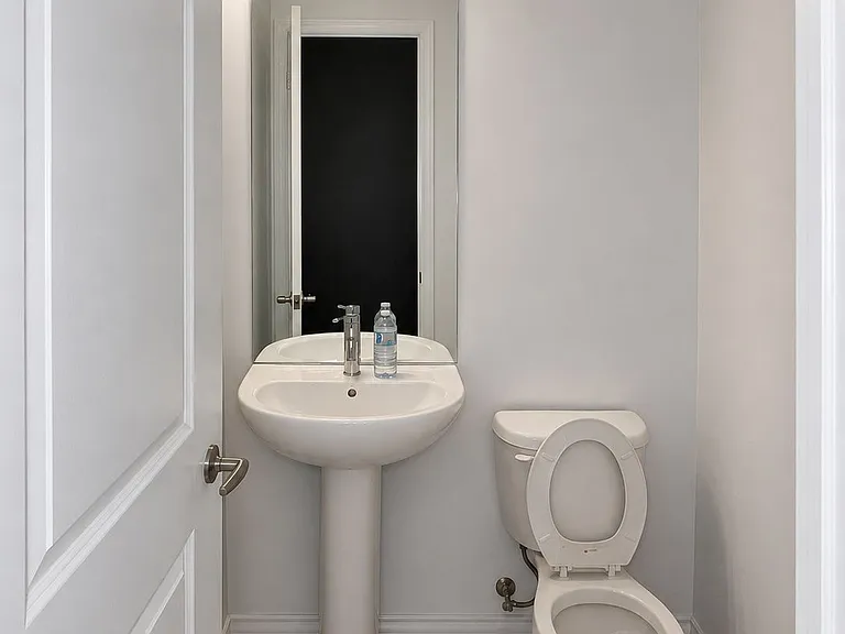 129 Seeley Ave — Photo 5