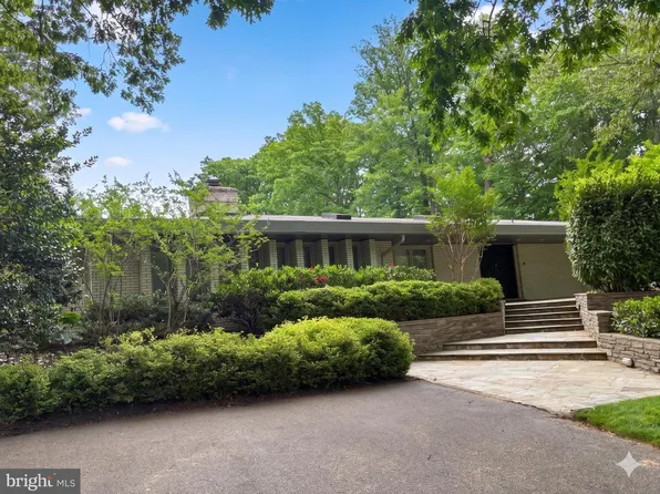 6929 Carmichael Ave, Bethesda, MD 20817