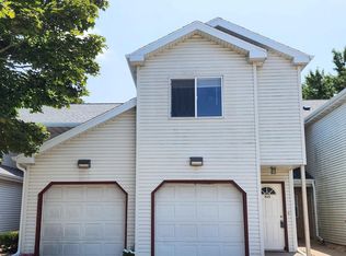 925 Rockefeller Ln, Madison, WI 53704