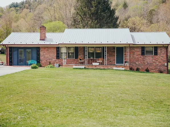 2706 Scratch Gravel Rd, Marion, VA 24354