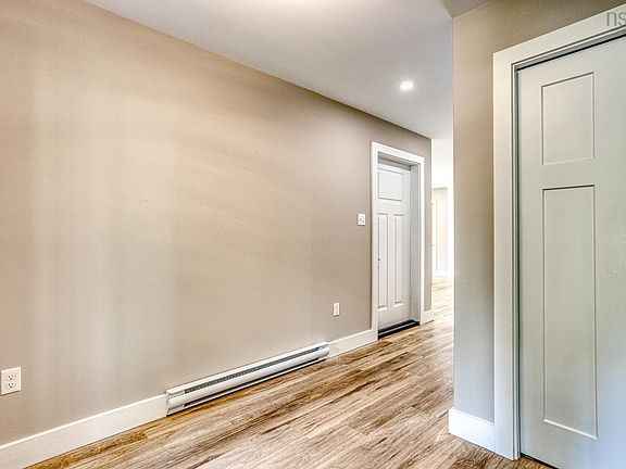 3rd image of 570 Myra Rd