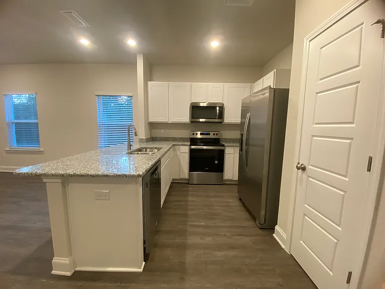 6677 Spaniel Dr — Photo 2