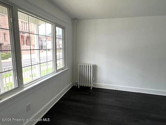 2nd image of 28 Manhattan St
