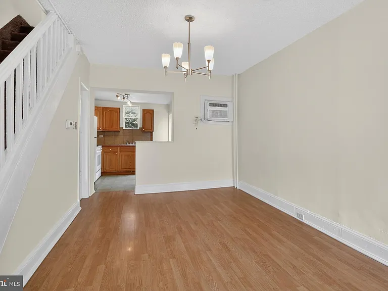 1519 Emily St — Photo 7