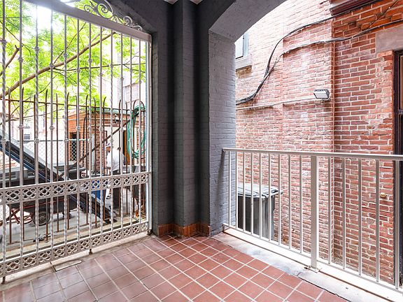 4th image of 218 W 108th St #1D
