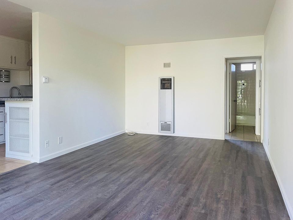 1st image of 405 N Marengo Ave #11