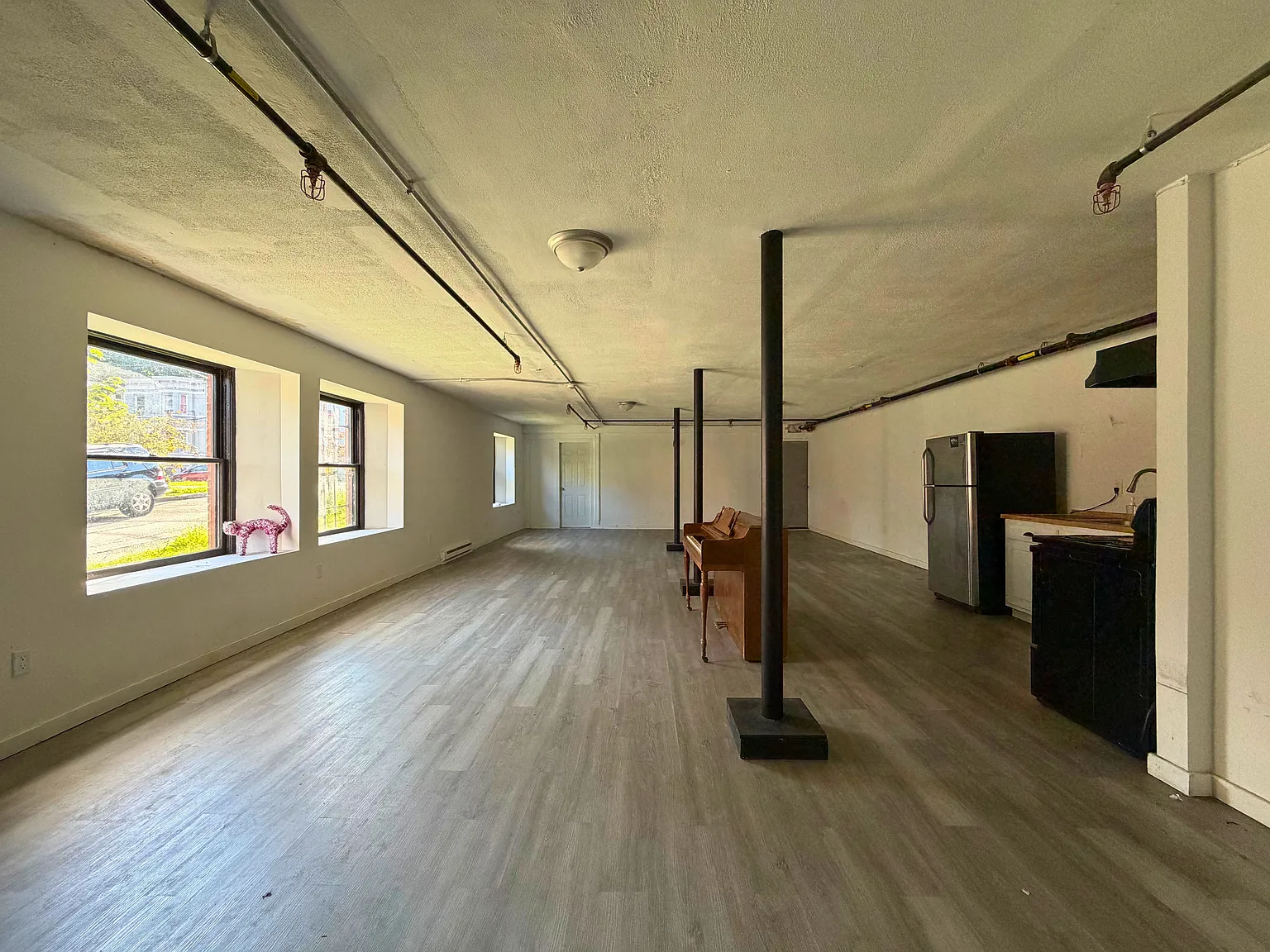 Studio, 700 sqft, $1,650 — Photo 2