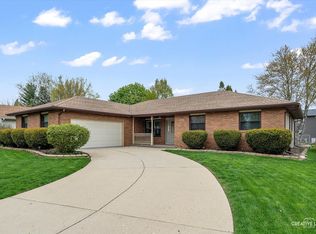 2236 Valley Creek Dr, Elgin, IL 60123