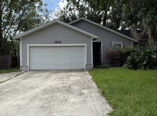 1594 Twin Oak Dr E, Middleburg, FL 32068