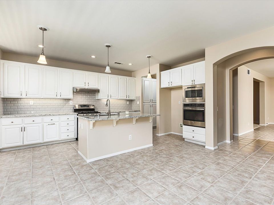 Gourmet kitchen