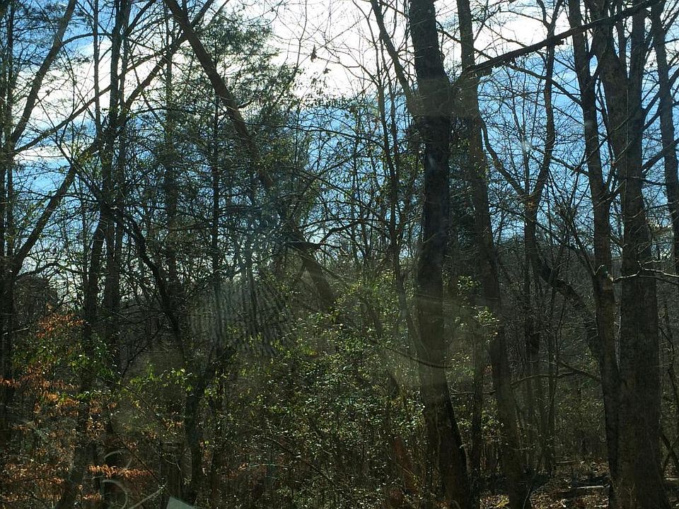2nd image of 160 Tanglewood Ln