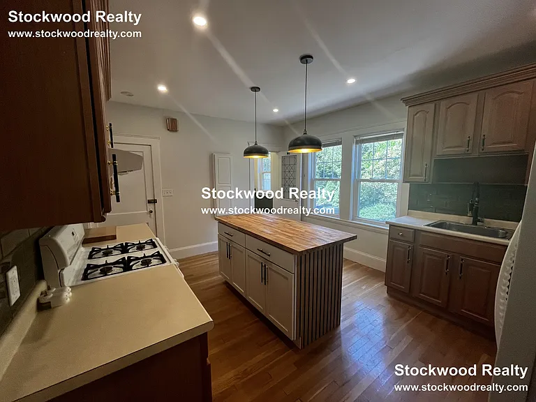 72 Harvest St #1R — Photo 4