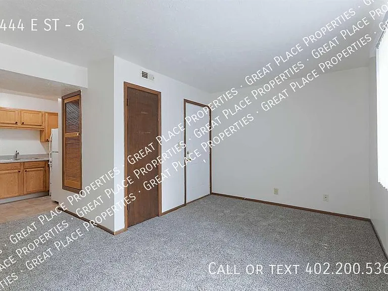 2444 E St #6 — Photo 8