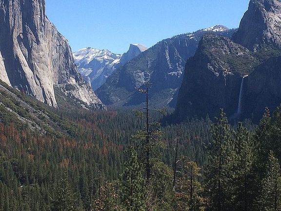 Yosemite only 1 hour away