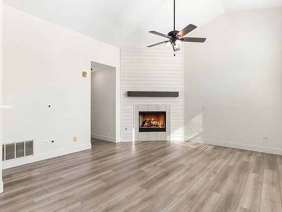 4th image of 2927 Rutland Cir Unit 202