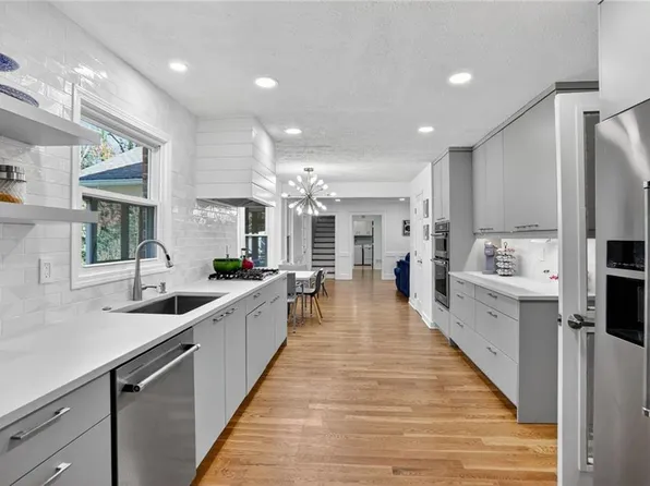 2462 Midvale Forest Dr, Tucker, GA 30084