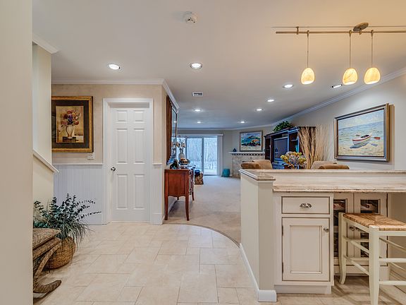 2nd image of 34 Montauk Hwy #18