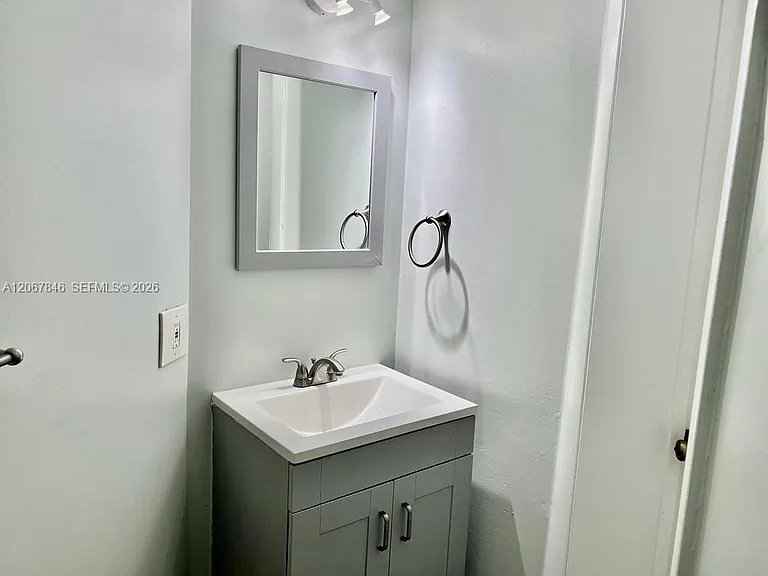 900 SW 113th Ter — Photo 23