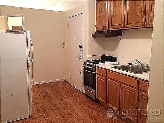 5th image of 317 10th Ave #Loft5