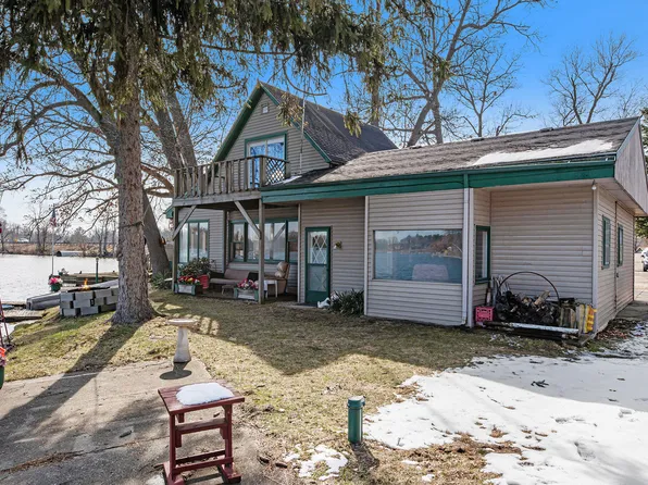 34426 Edgewater Dr, Paw Paw, MI 49079