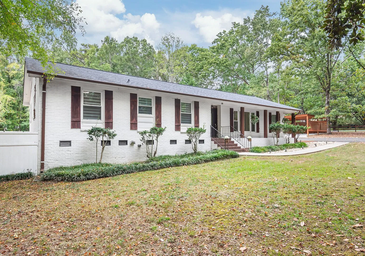 Beautiful South Charlotte Ranch with Huge Screened Porch & Fenced Yard — Photo 1