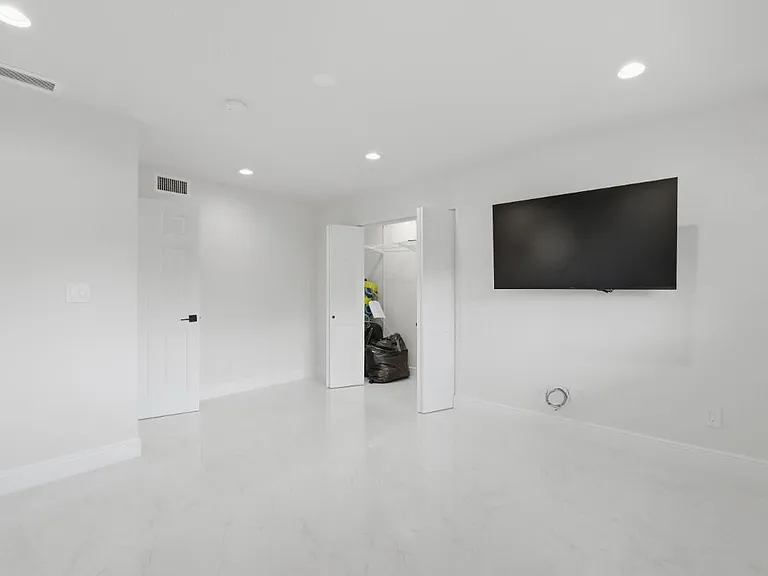 877 NE 195th St #222 — Photo 33