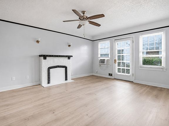 4th image of 1042 W 57th St #1042