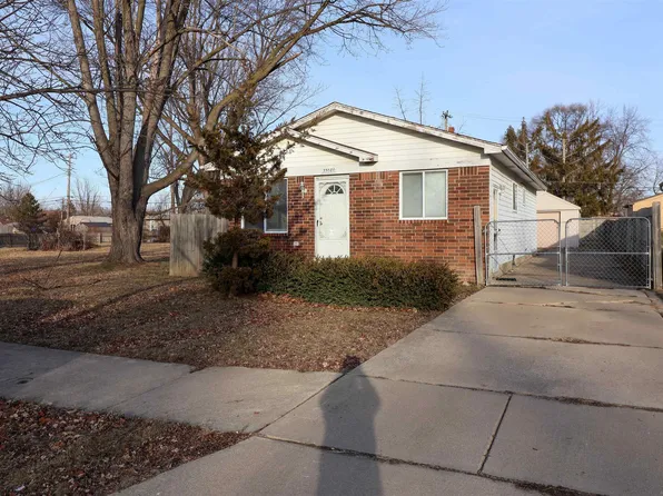 35080 Mabon Dr, Clinton Township, MI 48035